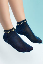 Glitzernde Lurex-Socken mit Perlen